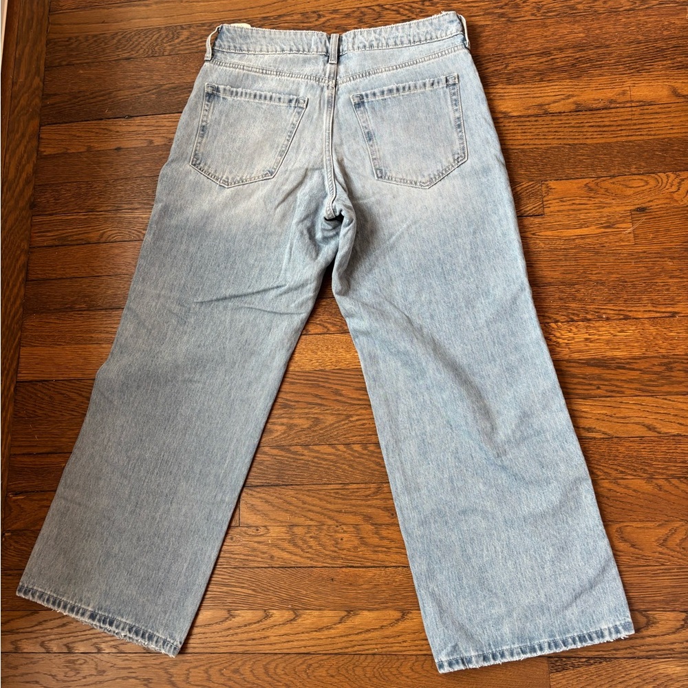 Hollister Curvy Mid-Rise Baggy Jeans in Light Blue Denim - Picture 2 of 4